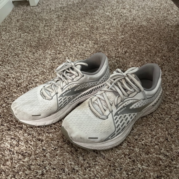 Brooks running shoe - Picture 1 of 4